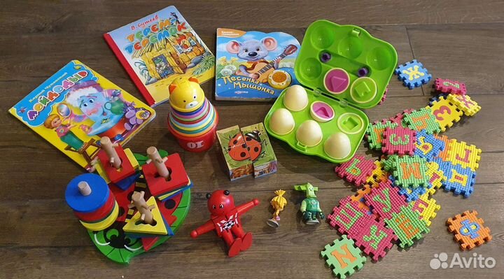 Развивающие игрушки и книги
