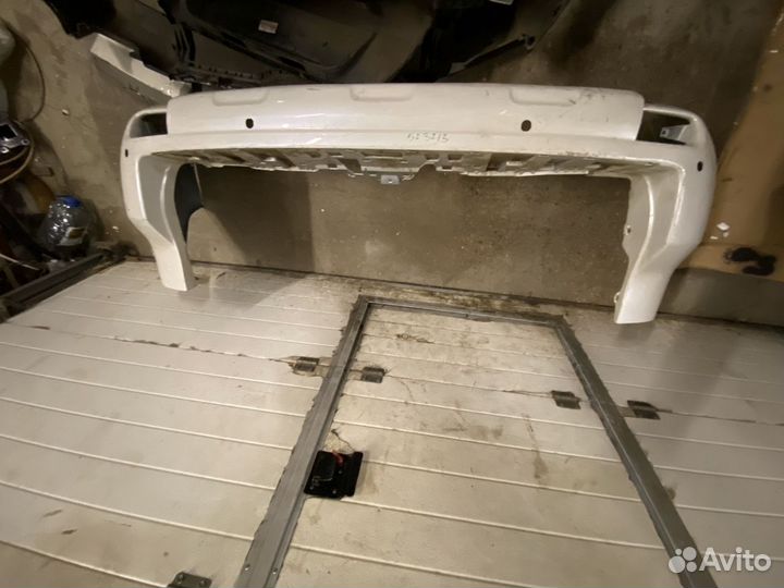 Бампер задний Toyota Land Cruiser 200