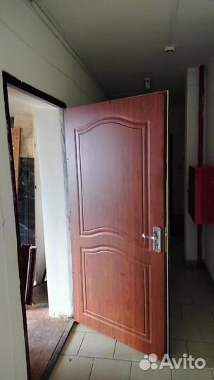 Дверь входная металлическая б/у