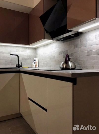 Кухонный гарнитур угловой в потолок на заказ