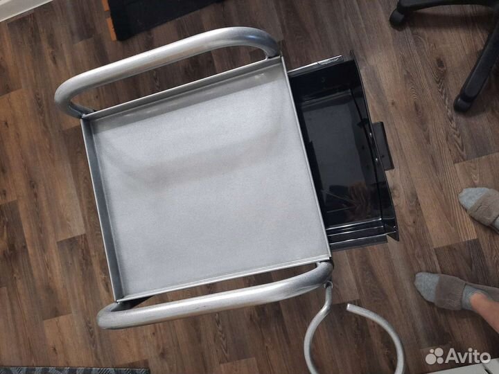 Тележка на колесиках