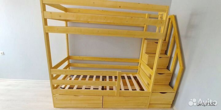 Двухъярусная кровать из массива