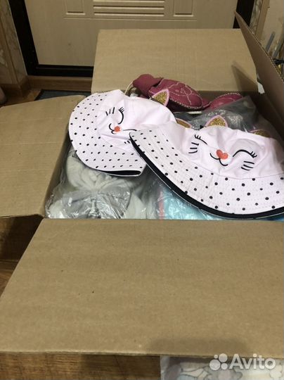 Коробка детских вещей