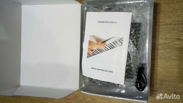 Синтезатор новый, гибкий, с выходом midi