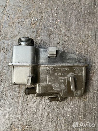 Бачок гур Volvo s60 s80v70 xc70