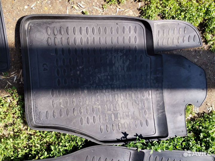 Автомобильные коврики резиновые