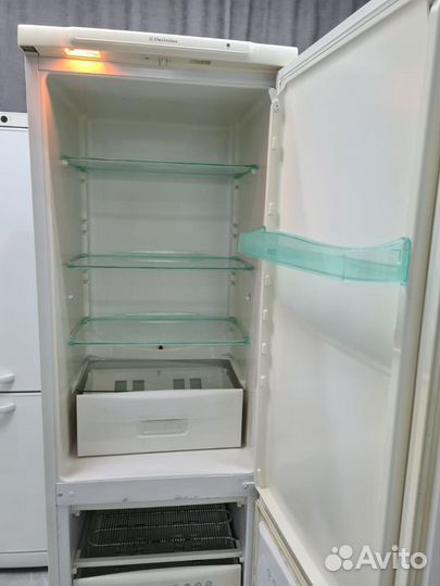 Холодильник Electrolux ERB3598