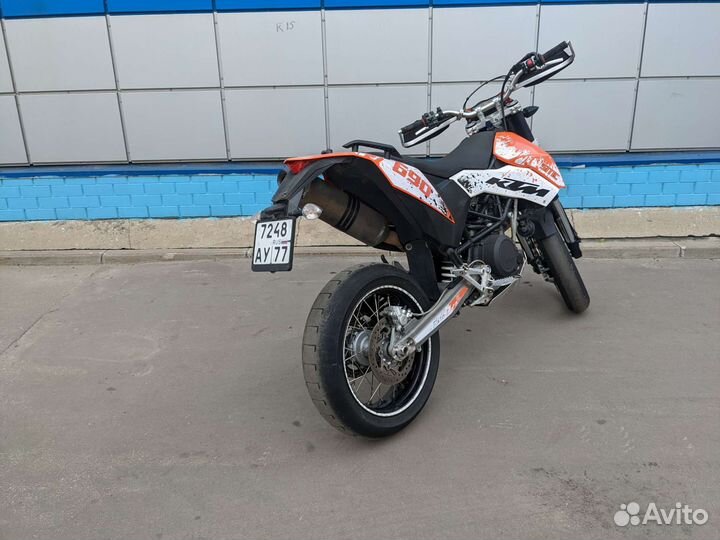 KTM 690 SMC supermoto