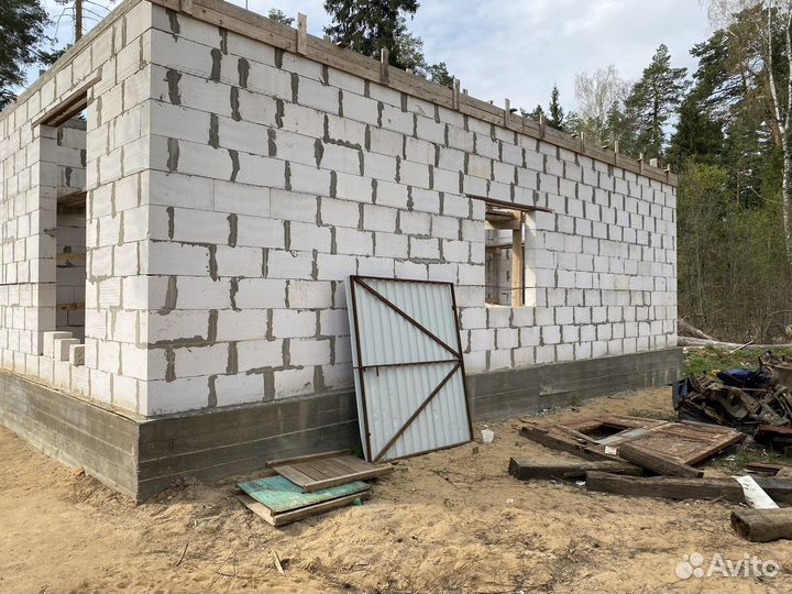 Бригада строителей