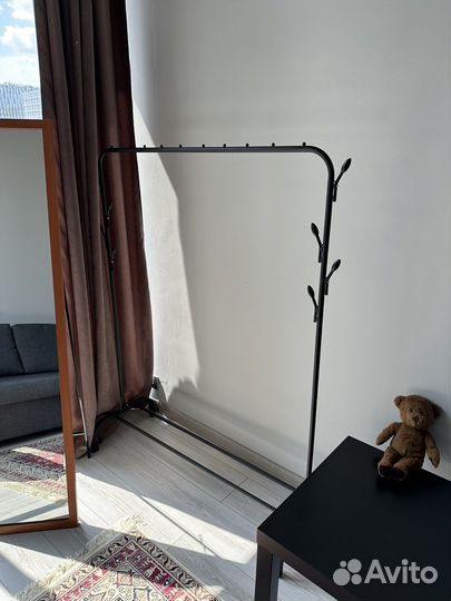 Вешалка наполная черная