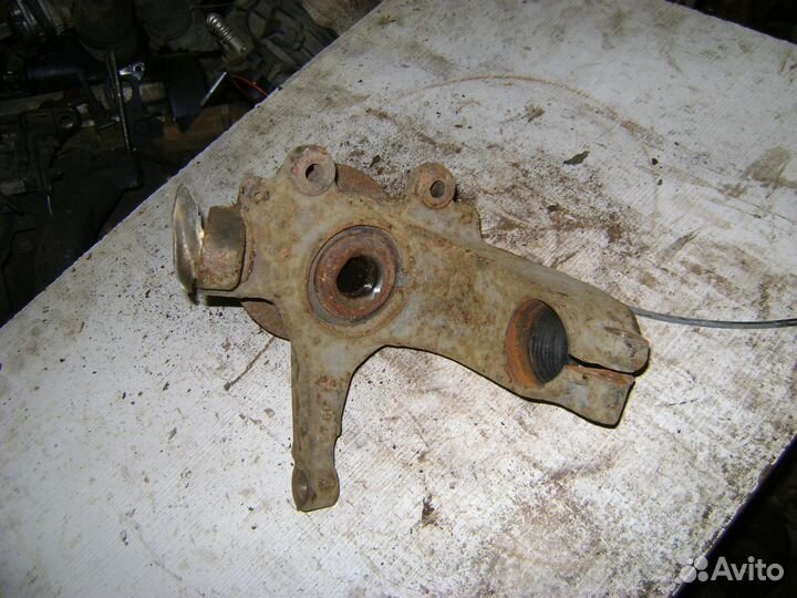 Кулак передний правый Форд Фокус 2 Ford Focus 2