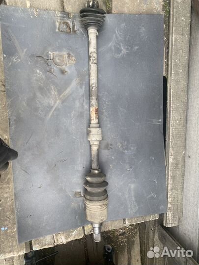 Передний правый привод Nissan Sunny fb15