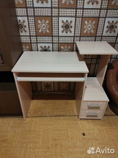 Компьютерный стол с нишей для пк