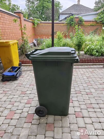 Мусорный бак на 240 литров