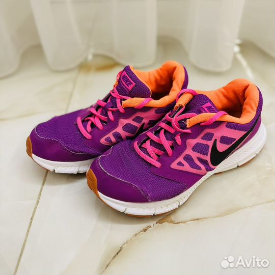 Кроссовки спортивные nike