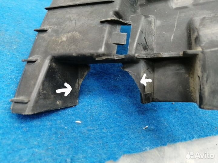 Кронштейн заднего бампера правый CK52-17A881-AA