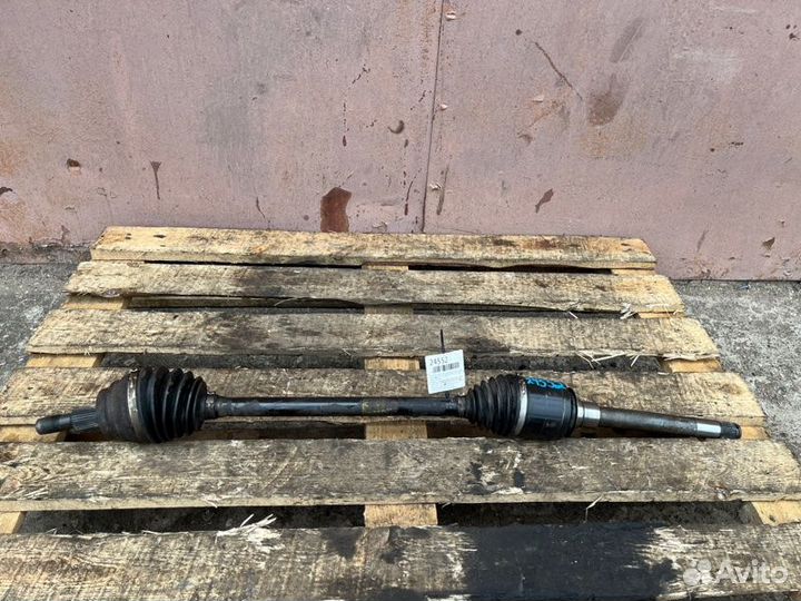 Полуось передняя (приводной вал, шрус) левый