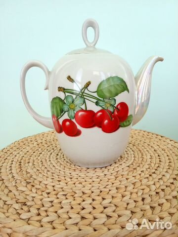 Фарфоровый чайник