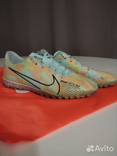 Сороконожки и бутсы nike