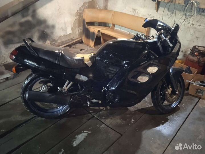 Honda cbr 750 huricane
