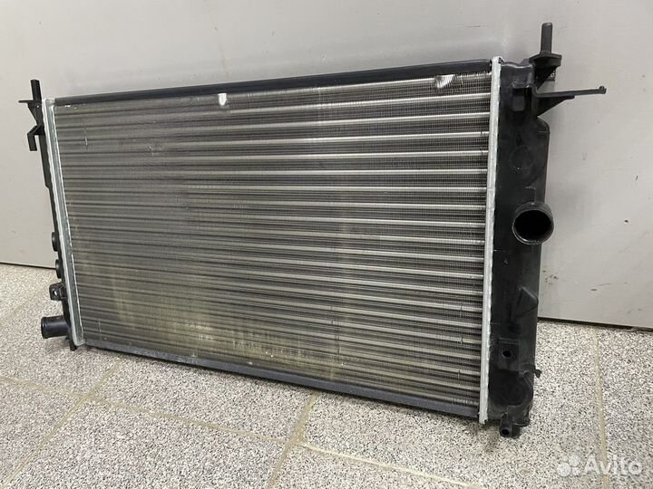 Радиатор охлаждения audi 80 b310-25043sx
