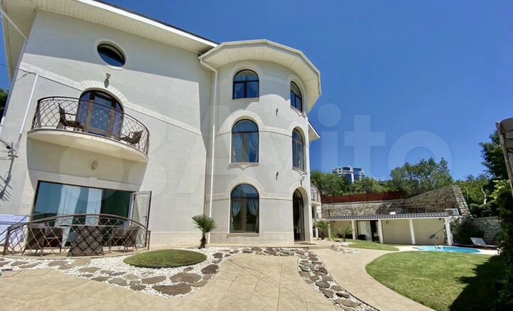 Дом 650 м² на участке 7 сот.