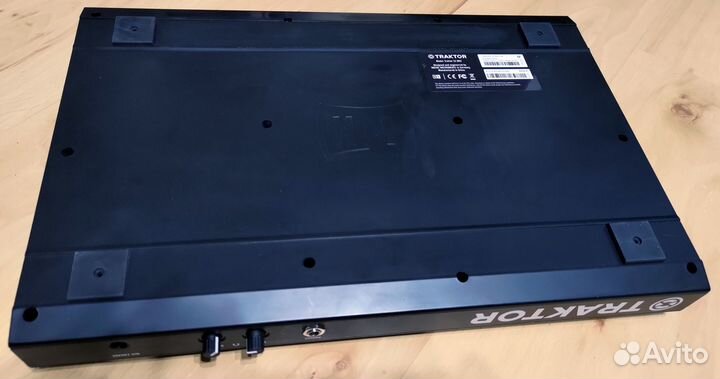 Dj контроллер Traktor Kontrol S2 Mk2