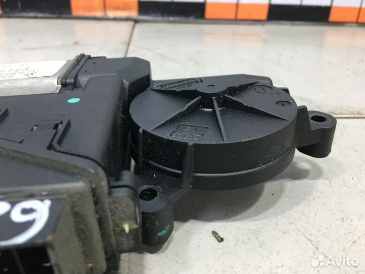 Моторчик переднего правого стеклоподъемника Skoda Fabia 1 6Y