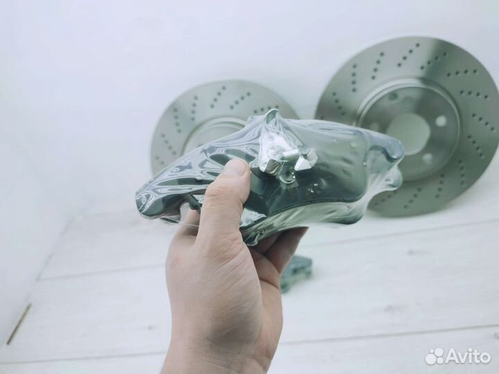 Диски тормозные + колодки MB C207 W212 W204 перфы