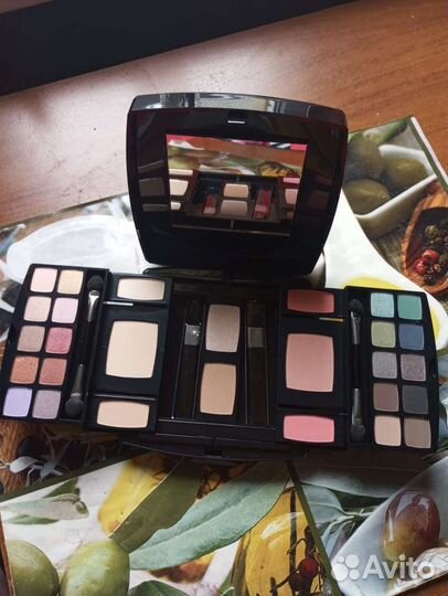 Тени для век