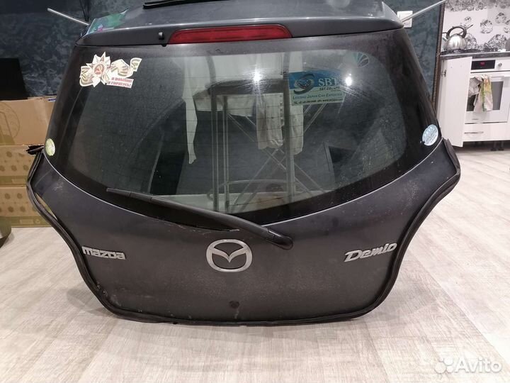 Стекло ветровое заднее Mazda Demio de3fs