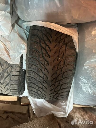 Nokian Tyres Hakkapeliitta R3 SUV 285/40 R21