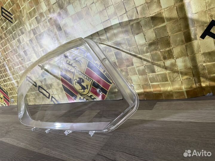 Стекло фары правой на Volkswagen Amarok 2010-2022