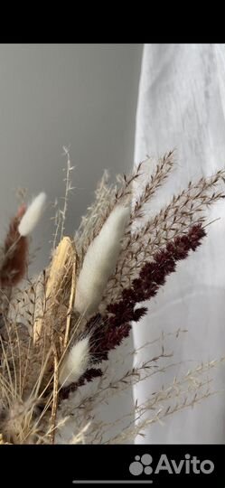 Букет из сухоцветов в вазе