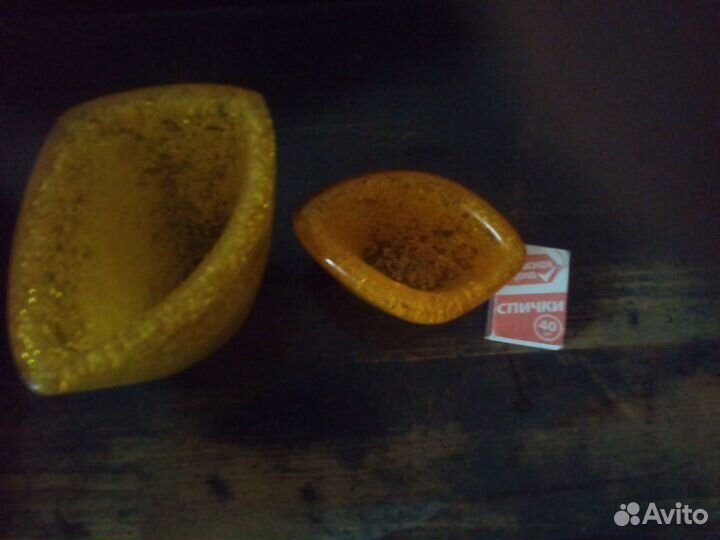 Пара вазочек, янтарь