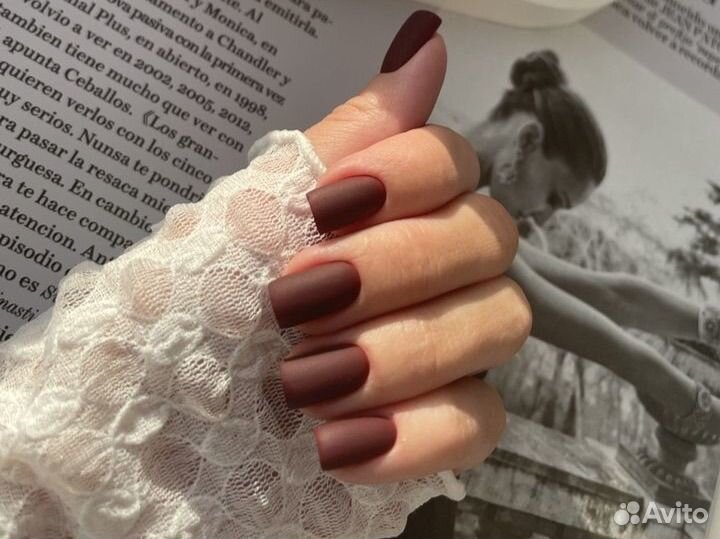 Модель на маникюр