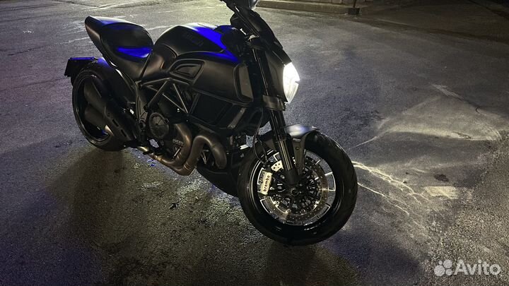 Ducati diavel dark