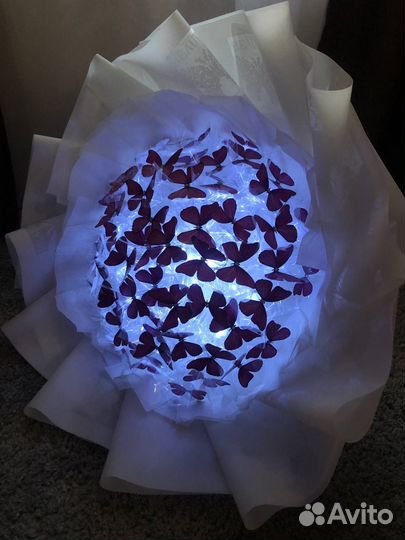 Светящийся букет из бабочек