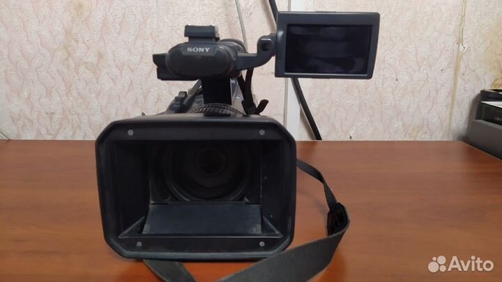 Профессиональная видеокамера Sony DCR-VX2200