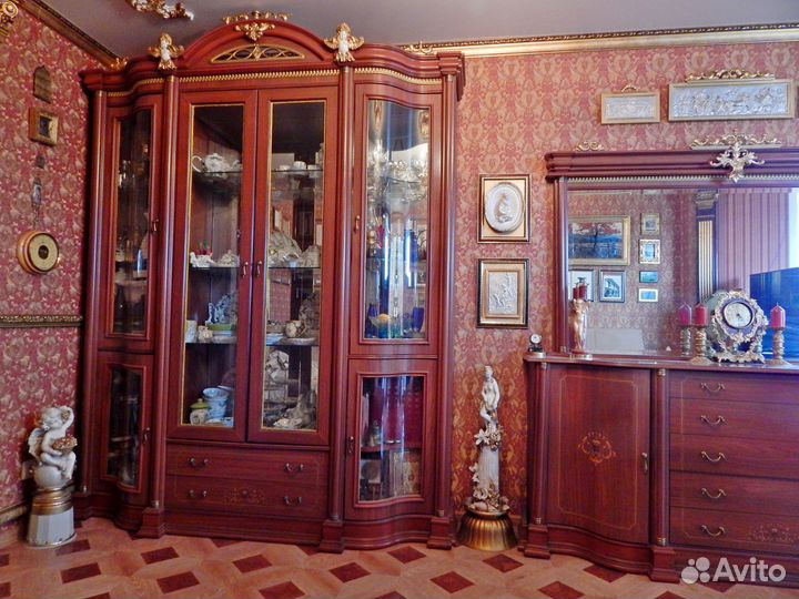 Шкаф Сервант