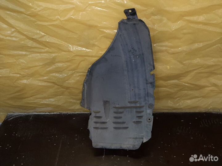 Подкрылок передний левый Mercedes W221