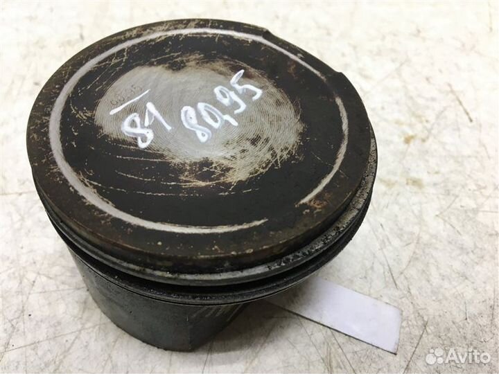 Поршень Volkswagen Passat B5 2000-2005 V276F