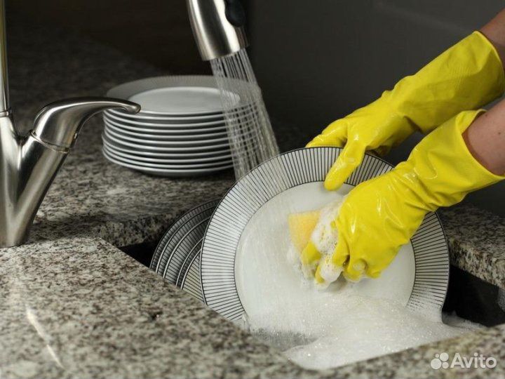 Посудомойщица в кафе