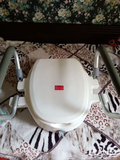 Насадка на унитаз после операции