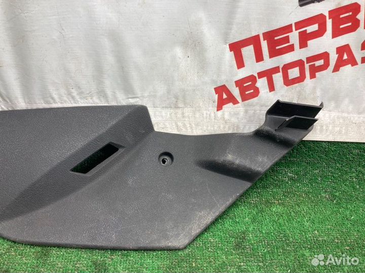 Накладка декоративная правая Peugeot 407 седан