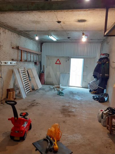Гараж, > 30 м²