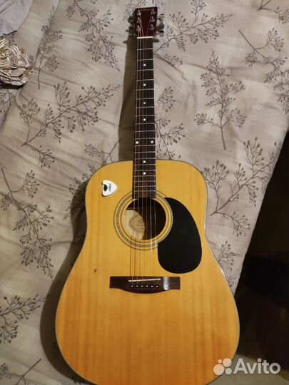 Акустическая гитара