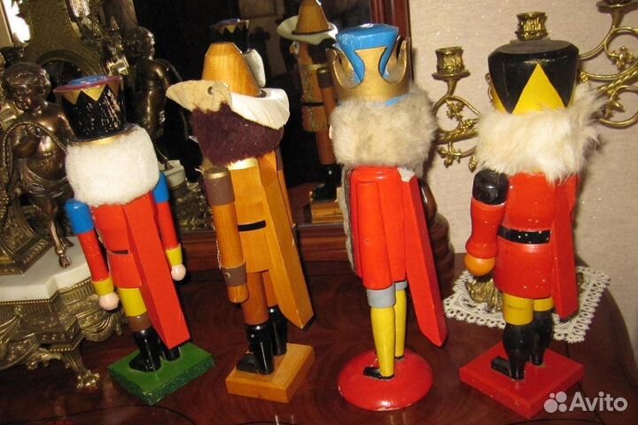 Кукла Щелкунчик. Дерево. Германия Высота 38 см