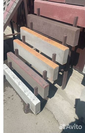 Тротуарный бордюр