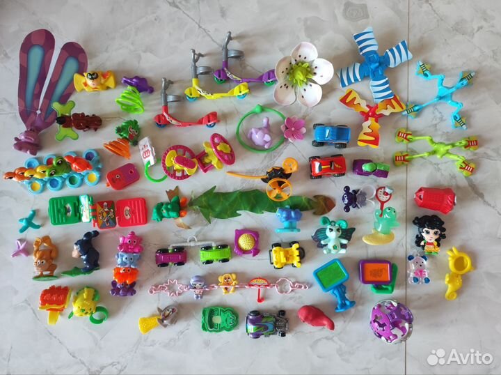 Игрушки от киндера и Sweat Box